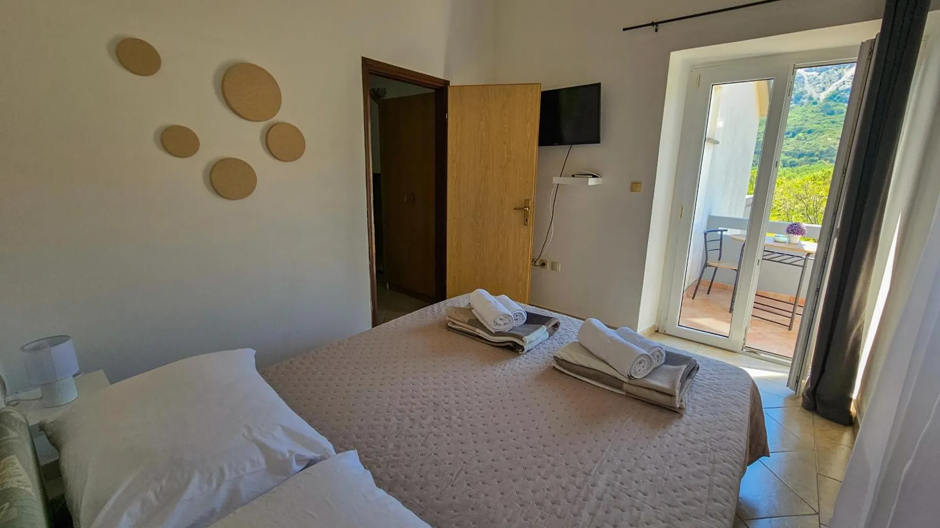 Apartments Mira 2 Baška 0*,